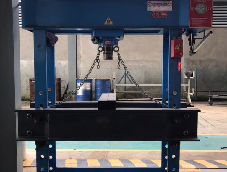 Hydraulic Press Machine (100 Ton)